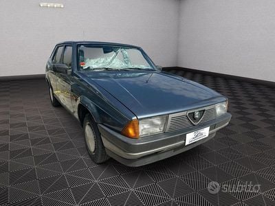 Usata Alfa Romeo 75 110 CV (80 kW) 1987 Grigio Berlina