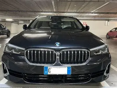 Usata BMW 520 Luxury Line 190 CV (139 kW) 2021 Grigio Station wagon