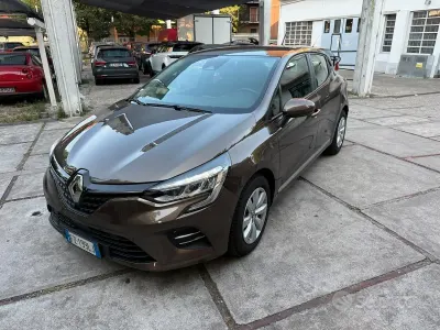 Usata Renault Clio IV Business 101 CV (74 kW) 2019 Marrone Berlina
