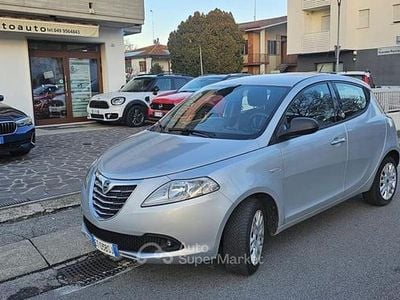 Usata Lancia Ypsilon 69 CV (50 kW) 2014 Argento Utilitaria