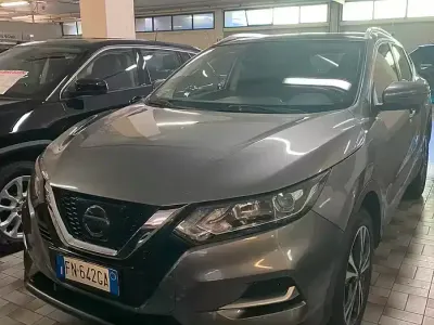 Usata Nissan Qashqai N-Connecta 110 CV (80 kW) 2018 Grigio SUV