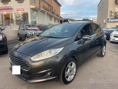 Usata Ford Fiesta Titanium 95 CV (69 kW) 2016 Grigio Berlina