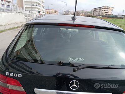 Mercedes B200