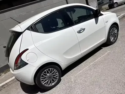 Usata Lancia Ypsilon 95 CV (69 kW) 2012 Bianco Utilitaria