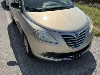 Usata Lancia Ypsilon Gold 86 CV (63 kW) 2011 Utilitaria