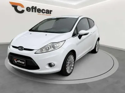 Usata Ford Fiesta Titanium 97 CV (71 kW) 2011 Bianco Utilitaria