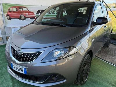 Usata Lancia Ypsilon Silver 69 CV (50 kW) 2021 Gtrigio pietra Utilitaria