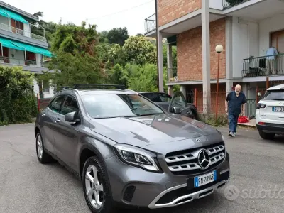 Usata Mercedes GLA180 109 CV (80 kW) 2018 Grigio SUV