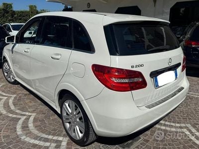 Begagnad Mercedes B200 Premium 156 HK (114 kW) 2014 Vit Minibuss