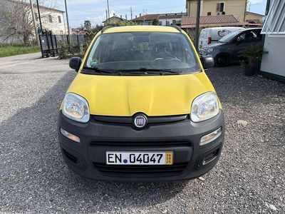 Usata Fiat Panda Lounge 69 CV (50 kW) 2014 Giallo Utilitaria