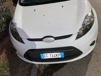 Usata Ford Fiesta 90 CV (66 kW) 2010 Bianco Utilitaria