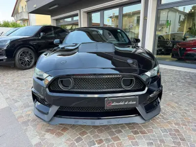 Usata Ford Mustang Fastback 317 CV (233 kW) 2022 Nero Coupé