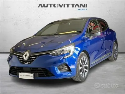 Usata Renault Clio V Equilibre 101 CV (74 kW) 2023 Blu scuro Berlina