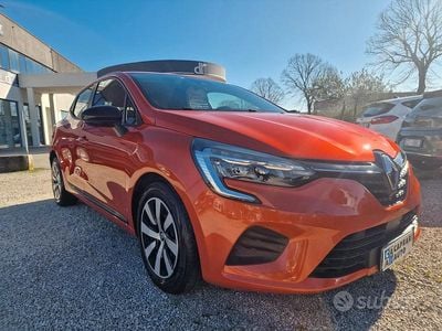 Usata Renault Clio V Equilibre 100 CV (73 kW) 2022 Arancione Berlina