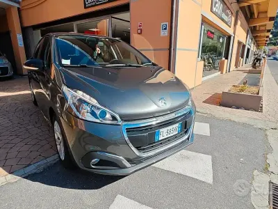 Usata Peugeot 208 Active 82 CV (60 kW) 2018 Grigio Utilitaria