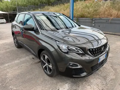 Usata Peugeot 3008 Business-Line 131 CV (96 kW) 2020 Verde SUV
