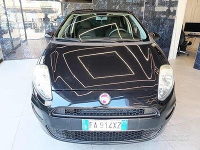 Usata Fiat Punto Lounge 77 CV (56 kW) 2015 Nero Utilitaria