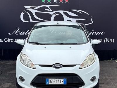 Usata Ford Fiesta Titanium 70 CV (51 kW) 2010 Bianco Utilitaria