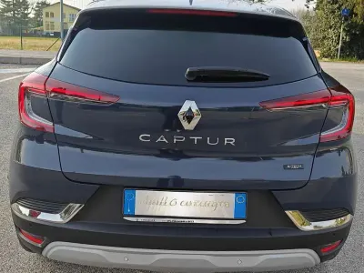 Usata Renault Captur Engineered 94 CV (69 kW) 2023 Blu/azzurro SUV