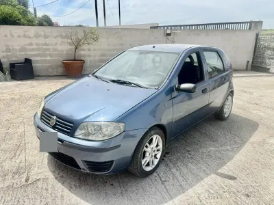 Usata Fiat Punto 69 CV (50 kW) 2004 Blu Utilitaria