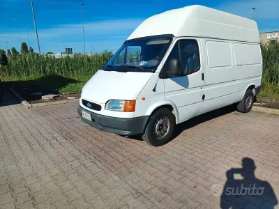 Begagnad Ford Transit 76 HK (55 kW) 1994 Vit Sedan