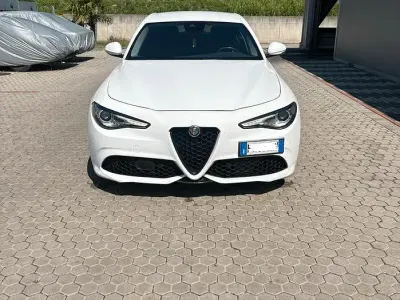 Usata Alfa Romeo Giulia 180 CV (132 kW) 2019 Bianco Berlina
