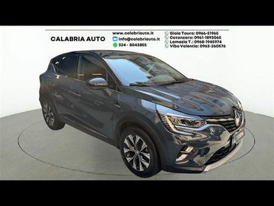 Usata Renault Captur Intens 100 CV (73 kW) 2023 Blu scuro SUV