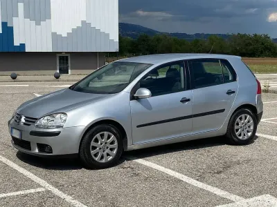 Usata VW Golf V Comfortline 102 CV (75 kW) 2007 Argento Berlina
