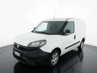 Usata Fiat Doblò Lounge 95 CV (69 kW) 2021 Bianco Monovolume