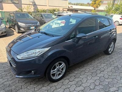 Begagnad Ford Fiesta Business Edition 96 HK (70 kW) 2013 Grå Halvkombi