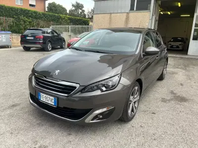 Usata Peugeot 308 GT-line 120 CV (88 kW) 2016 Marrone Berlina