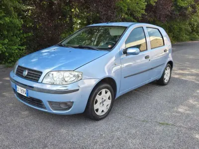 Usata Fiat Punto Active 60 CV (44 kW) 2005 Blu/azzurro Utilitaria