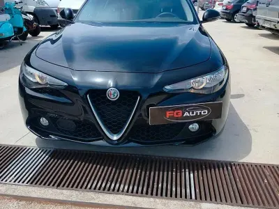 Usata Alfa Romeo Giulia 150 CV (110 kW) 2018 Arancione Berlina