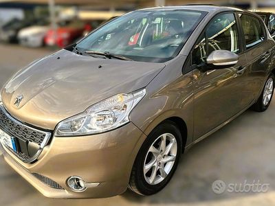 Usata Peugeot 208 Business-Line 68 CV (50 kW) 2012 Grigio Utilitaria