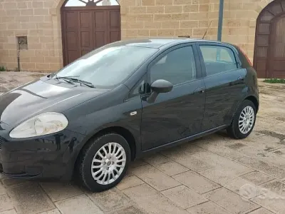 Usata Fiat Grande Punto 75 CV (55 kW) 2011 Bluazzurro Utilitaria