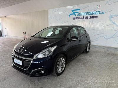 Usata Peugeot 208 Allure 75 CV (55 kW) 2017 Blu Utilitaria