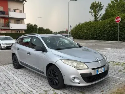 Usata Renault Mégane GrandTour 110 CV (80 kW) 2011 Grigio Station wagon