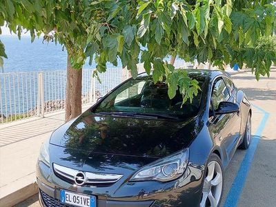 Usata Opel Astra GTC 101 CV (74 kW) 2012 Nero Coupé