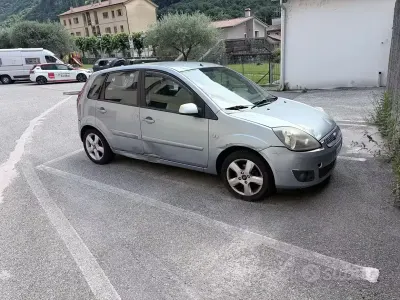 Usata Ford Fiesta 80 CV (58 kW) 2007 Utilitaria