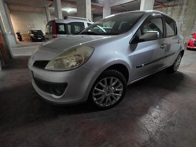 Usado Renault Clio II 75 CV (55 kW) 2007 Gris Berlina
