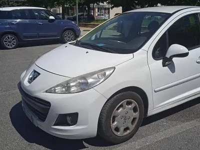 Usata Peugeot 207 73 CV (53 kW) 2009 Bianco Berlina