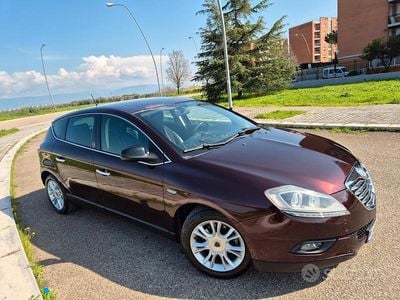 Usata Lancia Delta 120 CV (88 kW) 2013 Rosso Utilitaria