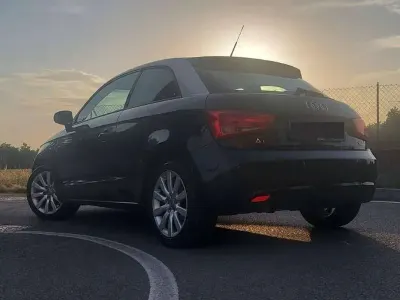 Usata Audi A1 Attraction 105 CV (77 kW) 2011 Nero Utilitaria