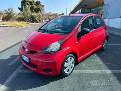 Usata Toyota Aygo 68 CV (50 kW) 2010 Rosso Utilitaria