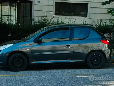 Usata Peugeot 206+ 68 CV (50 kW) 2011 Grigio Utilitaria
