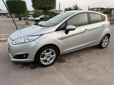 Usata Ford Fiesta Titanium 75 CV (55 kW) 2017 Grigio Utilitaria