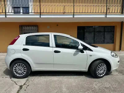 Usata Fiat Punto 69 CV (50 kW) 2016 Bianco Utilitaria