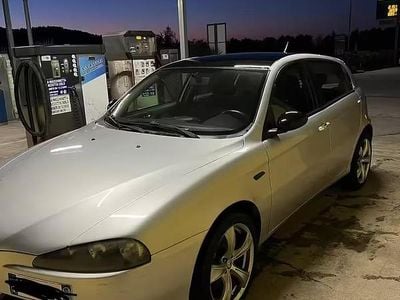 Begagnad Alfa Romeo 147 120 HK (88 kW) 2008 Grå Halvkombi