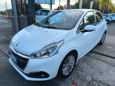 Usata Peugeot 208 Active 82 CV (60 kW) 2016 Bianco Utilitaria