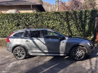 Grigio Usata 2017 Volvo V60 CC Business Edition Station wagon | 12.000 € (Buon prezzo)